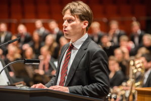 Nikolaus Müller, Mitveranstalter und Bereichsleiter Musik spricht für die Musikwissenschaften